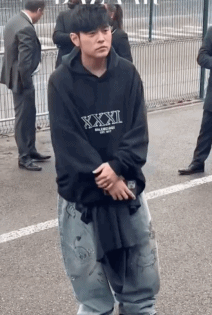 周杰伦近照瘦了!与梅西、权志龙等大咖合影曝光,天王气场不输