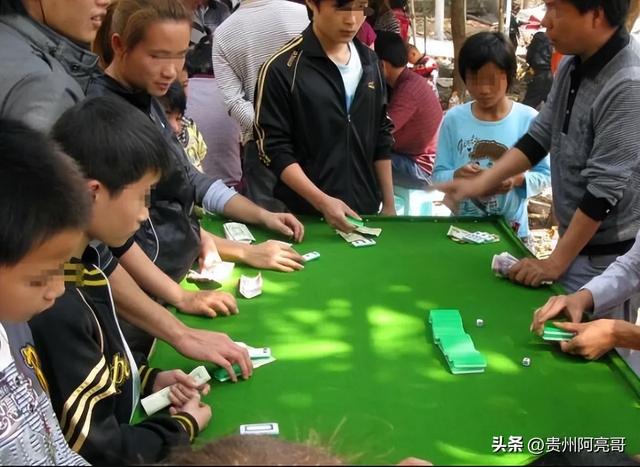 那夜他撇下表嫂，来到楼上，钻进我的被窝，却流了泪