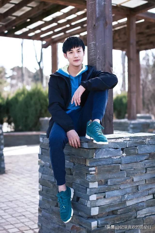 今天来说说宝藏男孩:郑业成,阳光帅气十足大男孩!