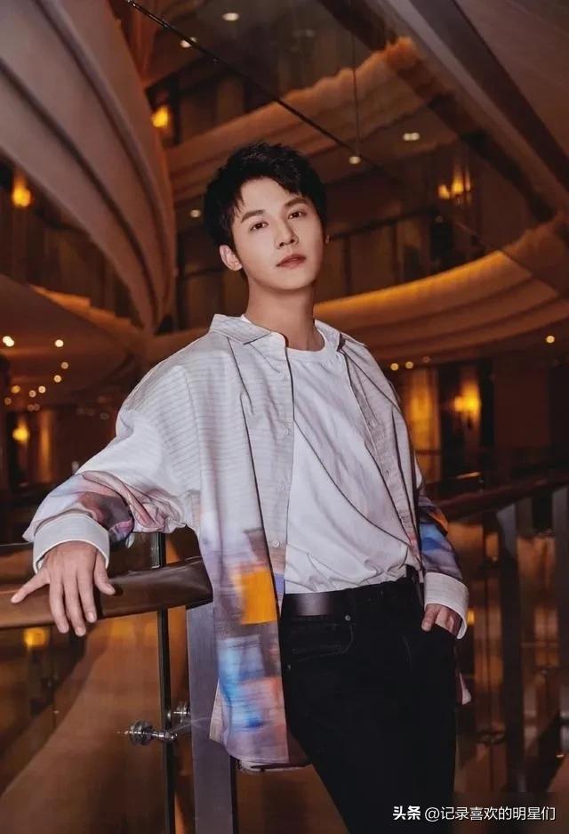 今天来说说宝藏男孩:郑业成,阳光帅气十足大男孩!