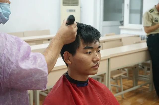 朝气小“火”正在加入“东风快递员”行列!暖暖入学季你爱了吗?