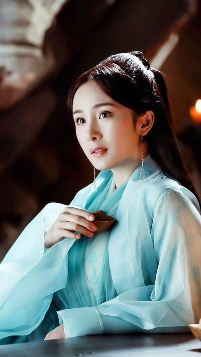 杨幂和赵丽颖,十四年的“明争暗斗”,如今终于已见分晓