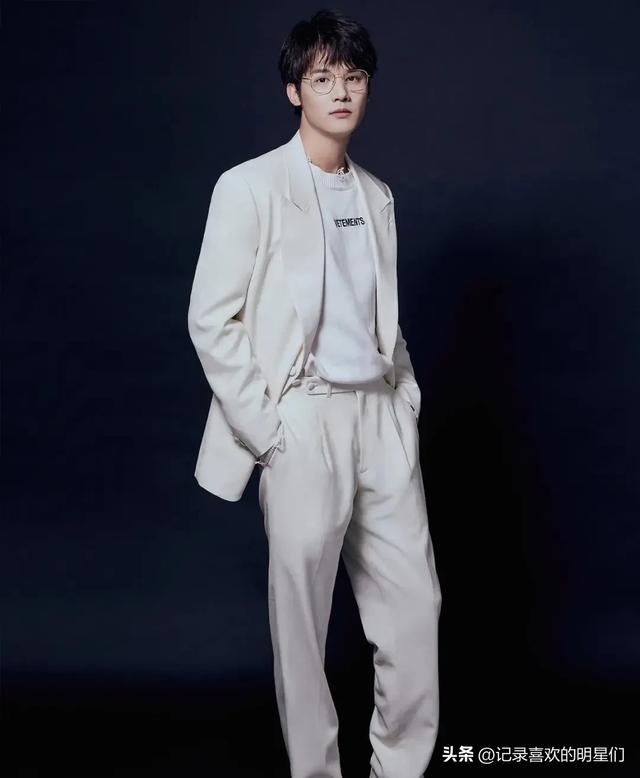 今天来说说宝藏男孩:郑业成,阳光帅气十足大男孩!