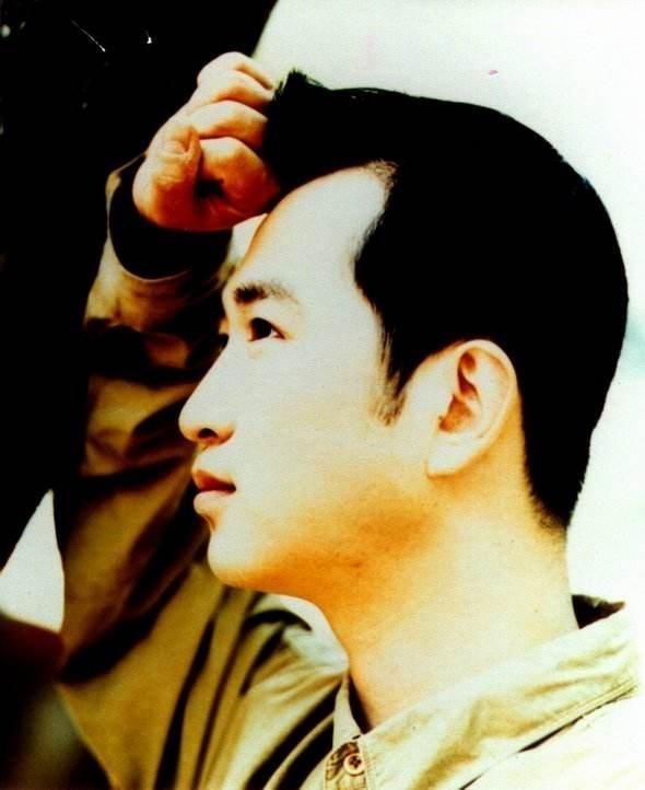 歌手高枫：刚爆红就在北京悲情离世，他父母20年的坚持让人泪目