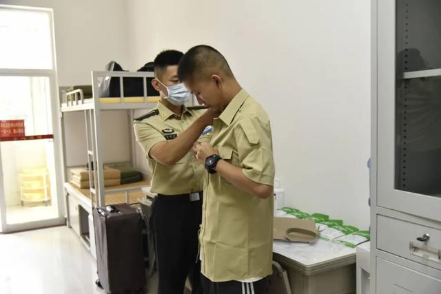 朝气小“火”正在加入“东风快递员”行列!暖暖入学季你爱了吗?