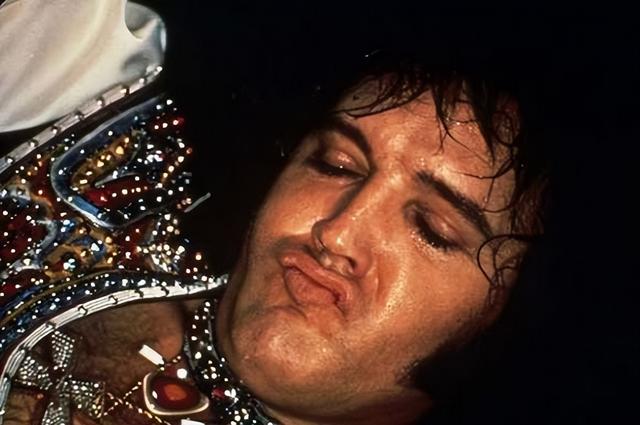 猫王:睡过3000个女人,妻子生下女儿就失宠,38岁离婚,42岁猝死