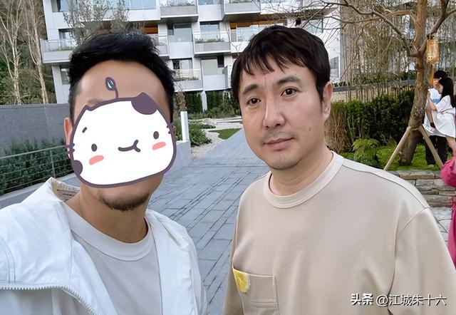 沈腾三亚度假曝光,父母健康堪忧,妻子暴瘦引关注