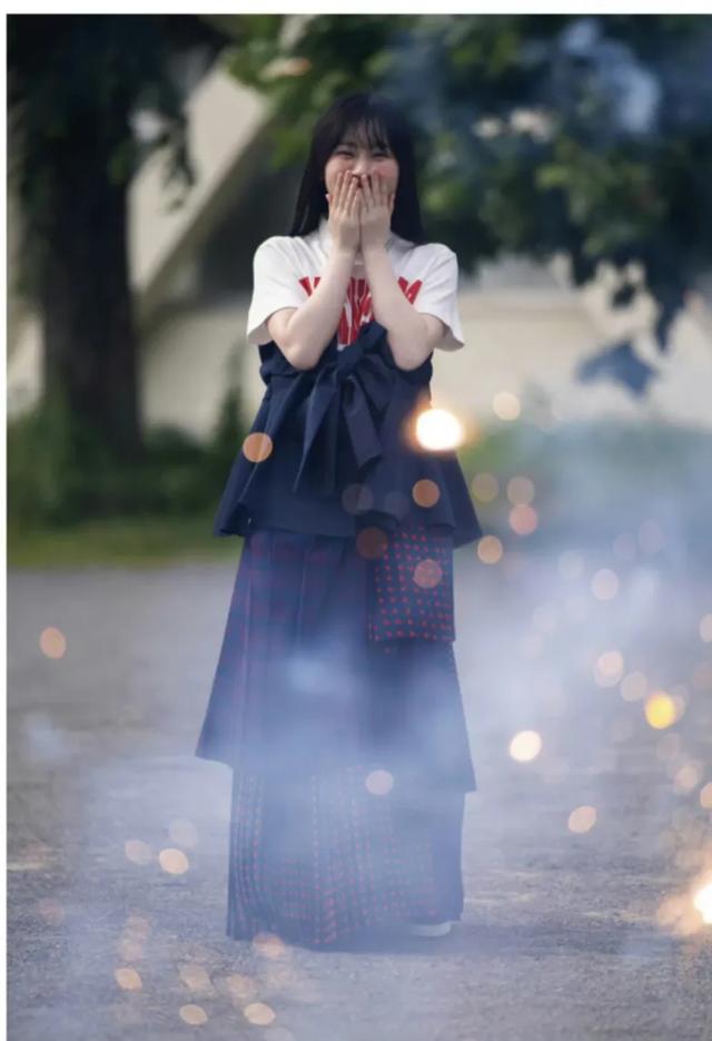 樱坂46山下瞳月,寂静之中展现美丽