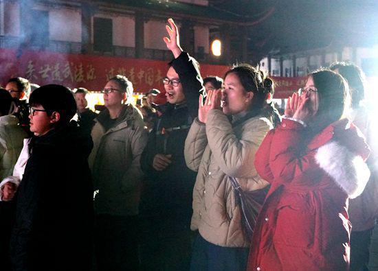 张家界武陵源景区：篝火电音派对点燃激情 狂欢盛宴氛围感拉满