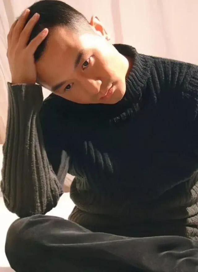 歌手高枫：刚爆红就在北京悲情离世，他父母20年的坚持让人泪目