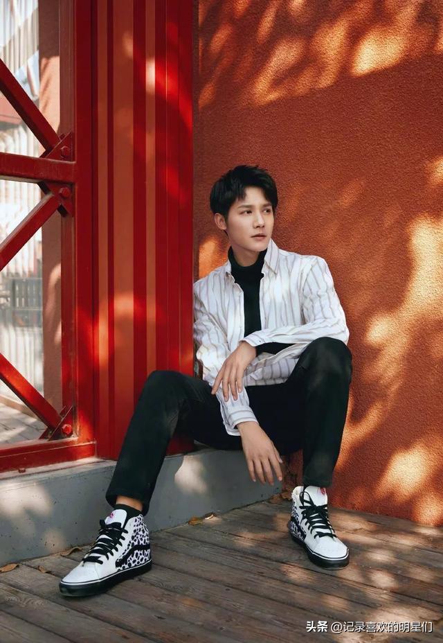 今天来说说宝藏男孩:郑业成,阳光帅气十足大男孩!