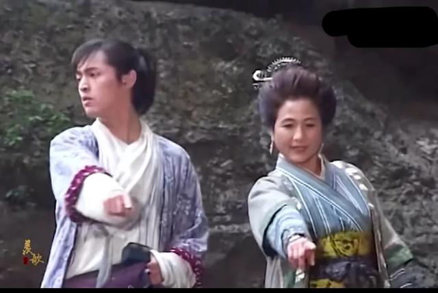 郑佩佩胡歌刘亦菲《仙剑奇侠传》旧照曝光,世间再无姥姥疼灵儿了
