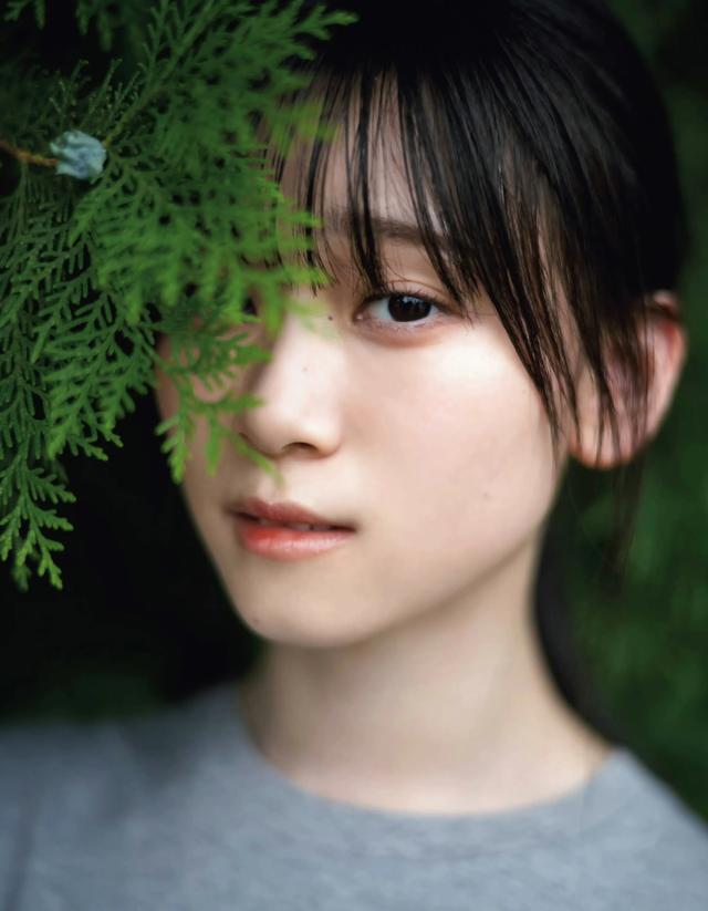 樱坂46山下瞳月,寂静之中展现美丽