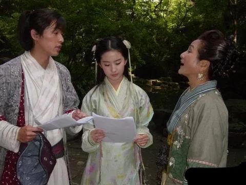 郑佩佩胡歌刘亦菲《仙剑奇侠传》旧照曝光,世间再无姥姥疼灵儿了
