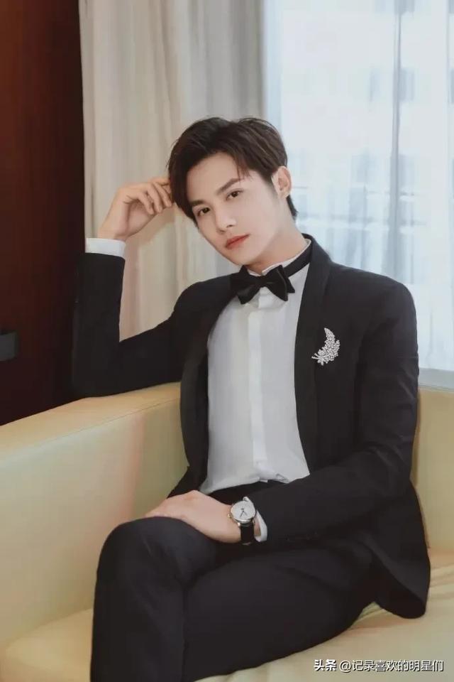 今天来说说宝藏男孩:郑业成,阳光帅气十足大男孩!