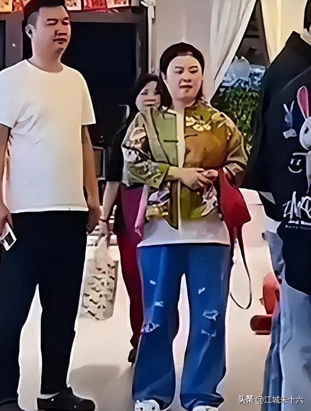 沈腾三亚度假曝光,父母健康堪忧,妻子暴瘦引关注