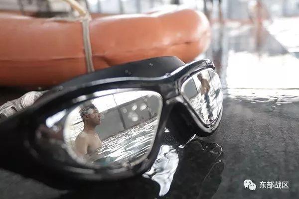 揭秘|啥情况,这大冬天的兵哥哥开始练游泳?
