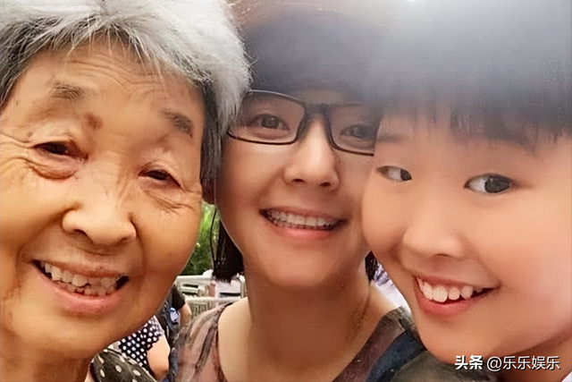 主持人方琼：嫁大8岁副台长，为闪婚大丈夫生儿子，活成人生赢家