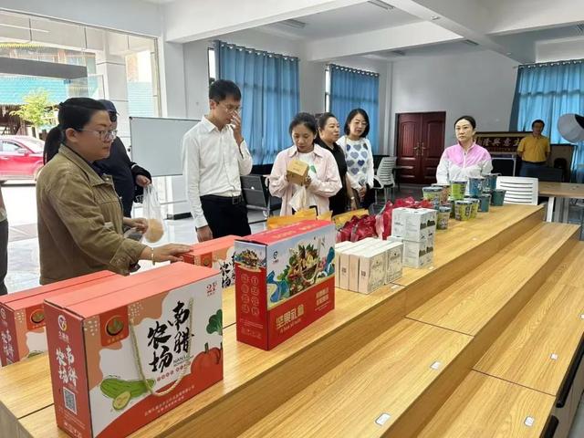 专家帮扶启新程 共赴未来谱新篇——省专家人才助力勐腊县橡胶、文旅康养产业高质量发展