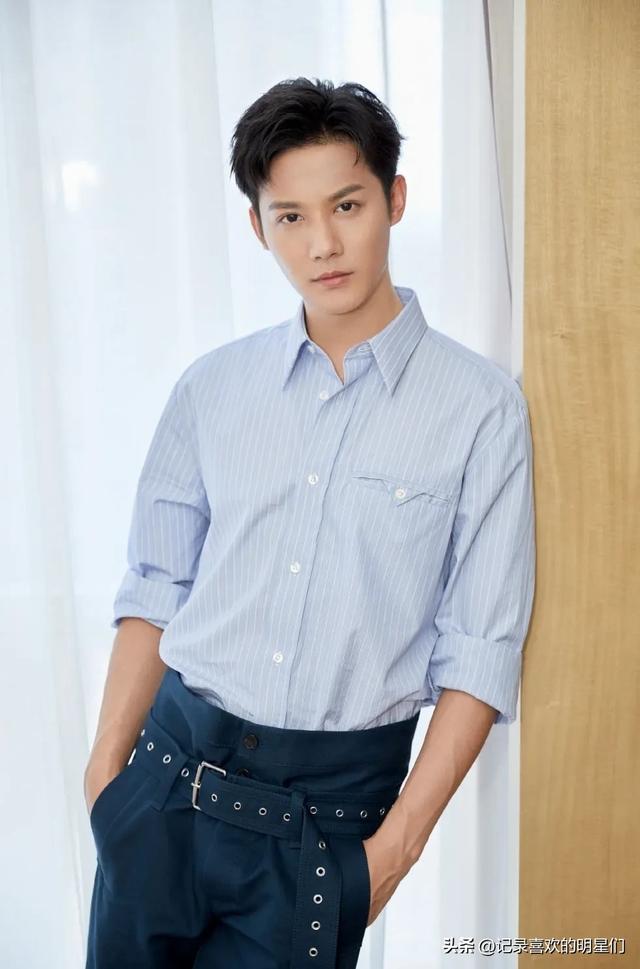 今天来说说宝藏男孩:郑业成,阳光帅气十足大男孩!
