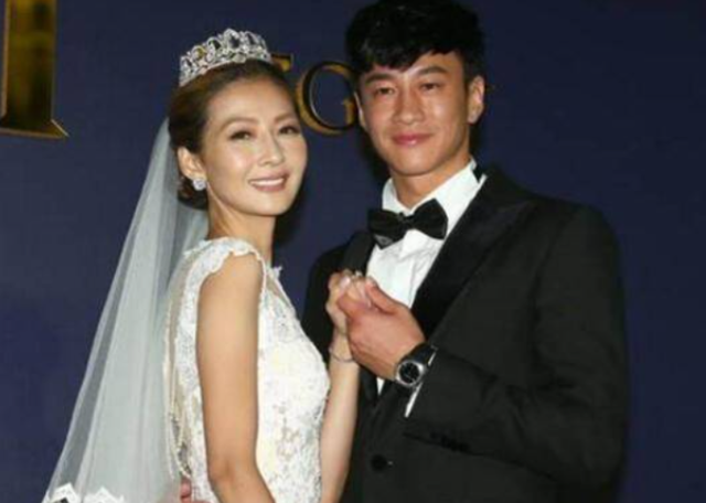 46岁何润东罕秀恩爱,39岁妻子颜值高,结婚6年无子仍想自然怀孕