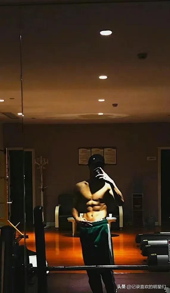 今天来说说宝藏男孩:郑业成,阳光帅气十足大男孩!