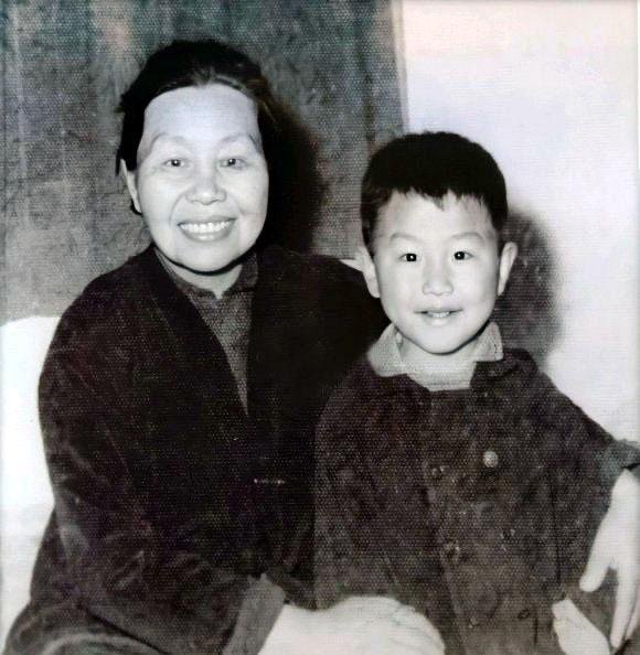 歌手高枫：刚爆红就在北京悲情离世，他父母20年的坚持让人泪目