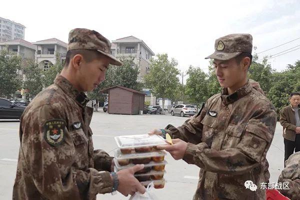 揭秘|啥情况,这大冬天的兵哥哥开始练游泳?