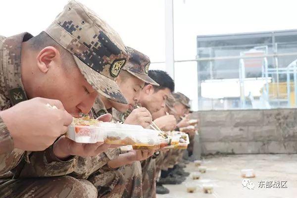 揭秘|啥情况,这大冬天的兵哥哥开始练游泳?