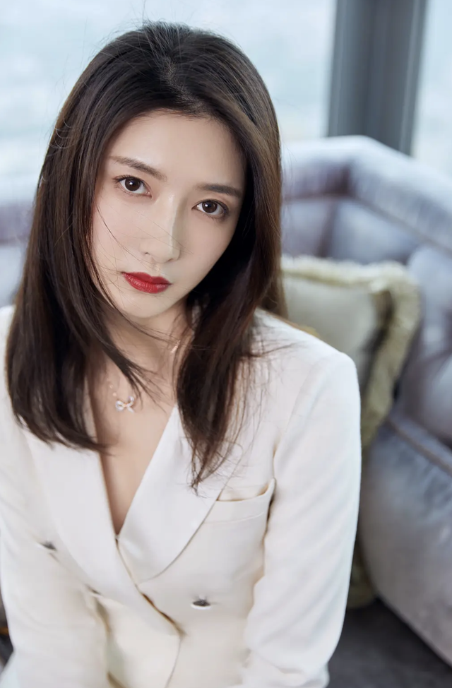 江疏影:曾有社交恐惧症,与胡歌分手7年,她活得更加自信洒脱