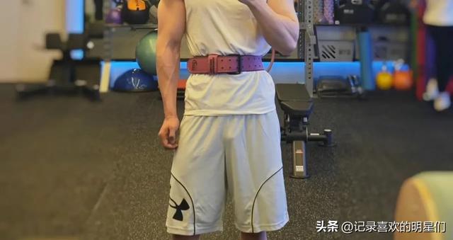 今天来说说宝藏男孩:郑业成,阳光帅气十足大男孩!