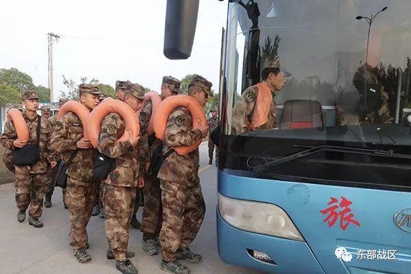 揭秘|啥情况,这大冬天的兵哥哥开始练游泳?