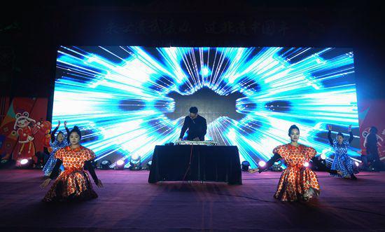 张家界武陵源景区：篝火电音派对点燃激情 狂欢盛宴氛围感拉满