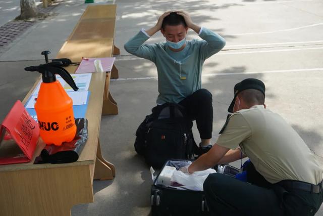 朝气小“火”正在加入“东风快递员”行列!暖暖入学季你爱了吗?