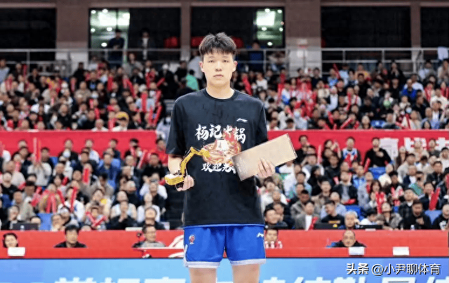 19岁的杨瀚森,19岁的胡金秋,19岁的徐昕,没有对比就没有伤害