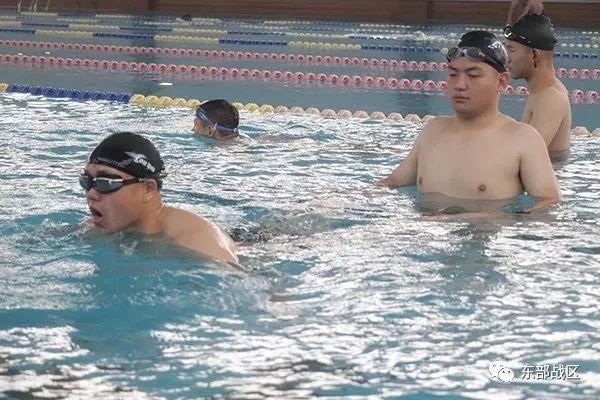 揭秘|啥情况,这大冬天的兵哥哥开始练游泳?