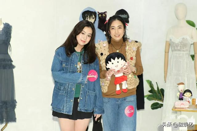 百亿富婆变朴实太太，甘比已不稀罕大牌，爱穿自己织的毛衣