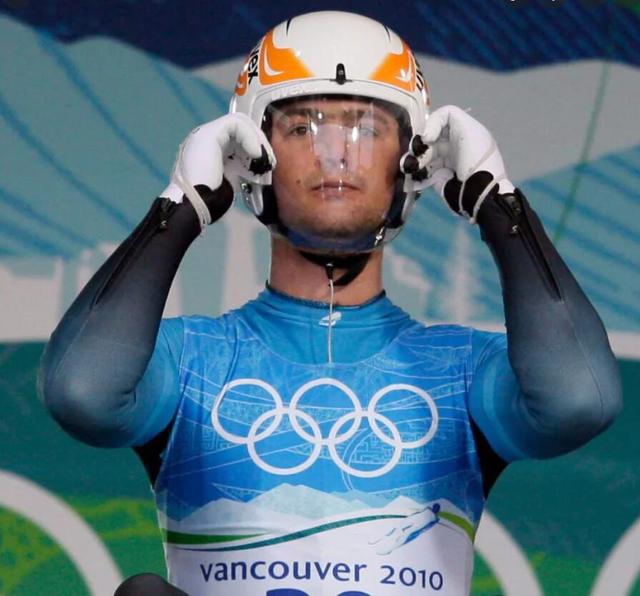 12年前,哥哥命丧温哥华冬奥会,12年后,他整装出征北京