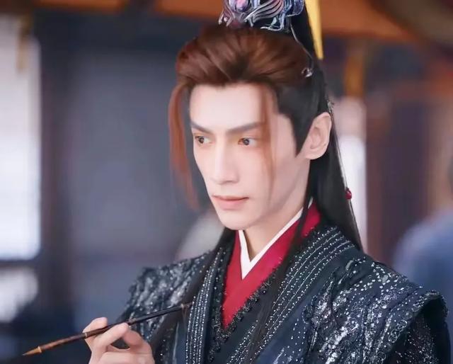 天呐罗云熙增肥成功了，脸颊饱满柔和，颜值回春，状态恢复巅峰了