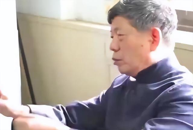 口碑堪忧的4位主持人，傲慢到被教授痛批，迷惑行为令人不解