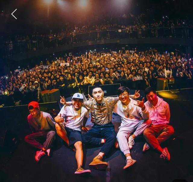 沈以诚,唱出了多少独居青年理想的生活