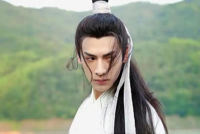 天呐罗云熙增肥成功了，脸颊饱满柔和，颜值回春，状态恢复巅峰了