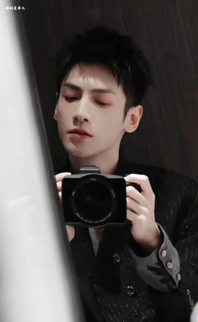 天呐罗云熙增肥成功了，脸颊饱满柔和，颜值回春，状态恢复巅峰了