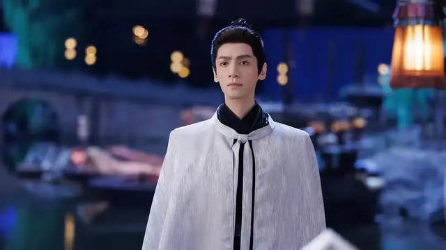 天呐罗云熙增肥成功了，脸颊饱满柔和，颜值回春，状态恢复巅峰了