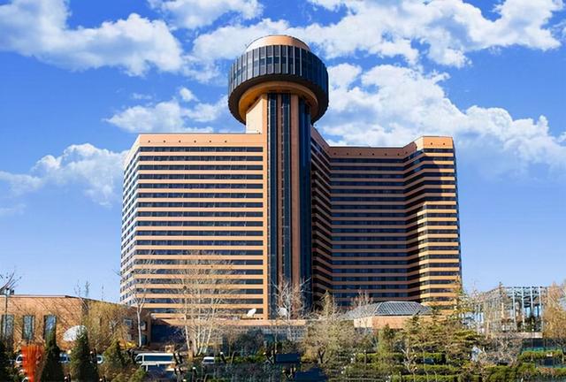 从《永不瞑目》到《五星大饭店》,辉煌后的海岩为何再也没有作品