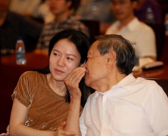 18年后,再看翁帆的生活,才明白嫁大54岁杨振林是多么幸福