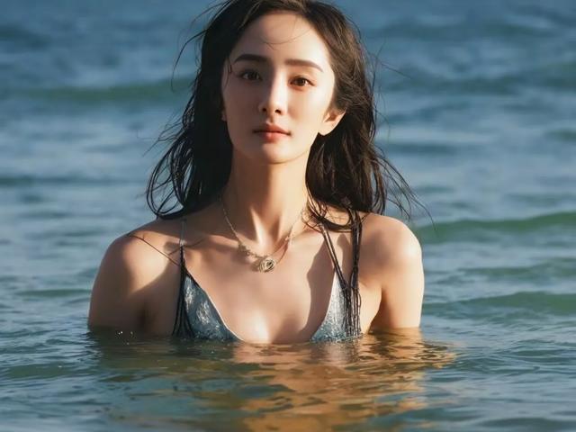 杨幂穿泳装，身材这么棒吗？