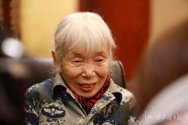 一位抗美援朝的女兵：住30平小屋，穿15元破鞋，却一次捐款1000万