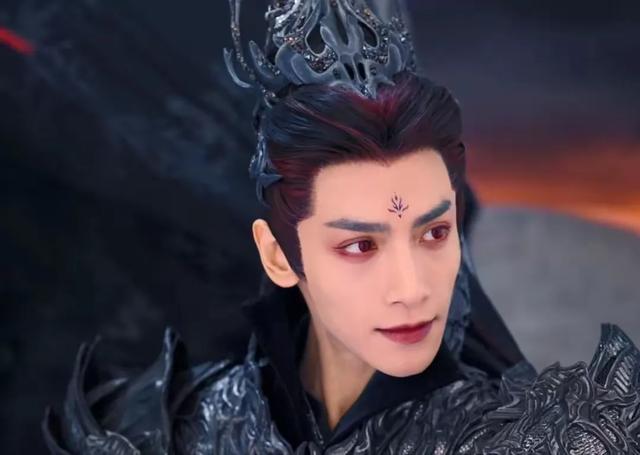 天呐罗云熙增肥成功了，脸颊饱满柔和，颜值回春，状态恢复巅峰了