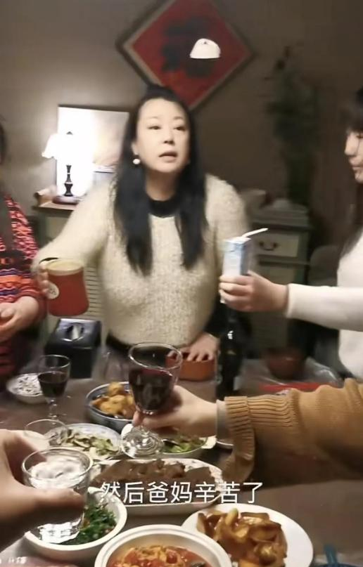 李菁菁现状：住北京宋庄别墅与父母一起生活，乳腺癌4年变瘦复出